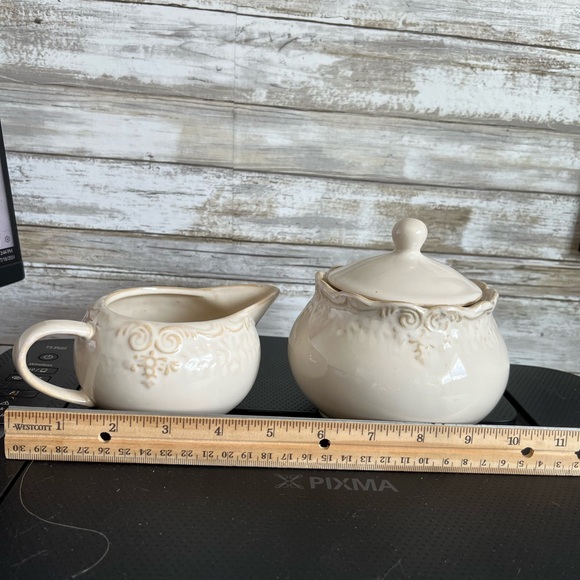 I. Godinger & Co Creamer And Sugar Bowl - Off White & Tan Embossed Design - Picture 5 of 6